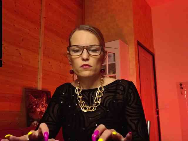 Findom_Lady_Shine webcam