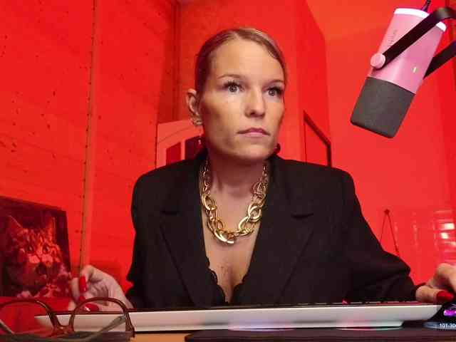 Findom_Lady_Shine webcam