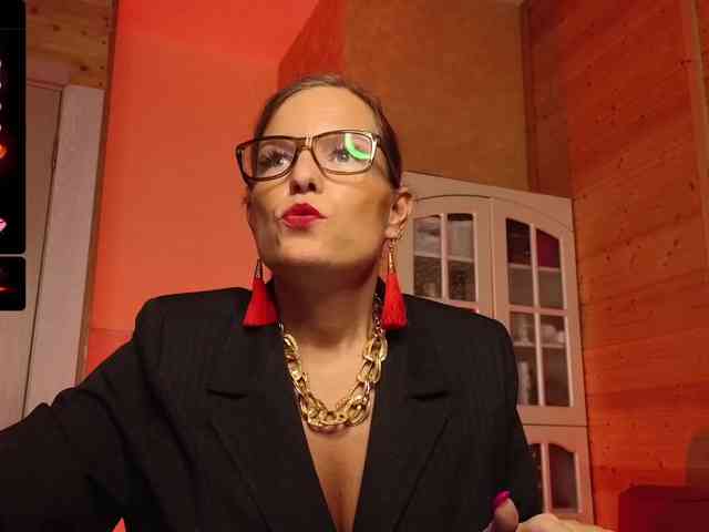 Findom_Lady_Shine webcam