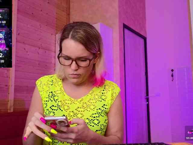 Findom_Lady_Shine webcam