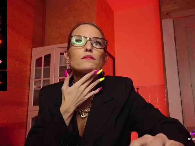 Findom_Lady_Shine webcam