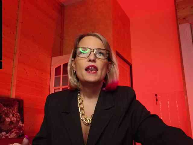 Findom_Lady_Shine webcam