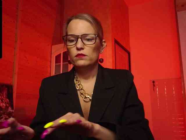 Findom_Lady_Shine webcam