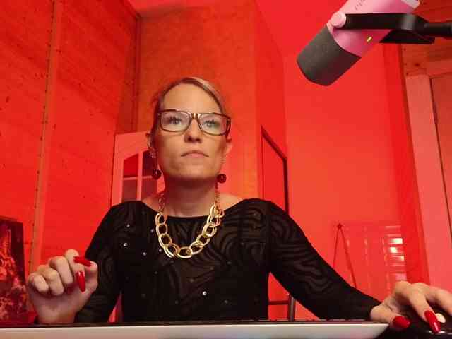 Findom_Lady_Shine webcam