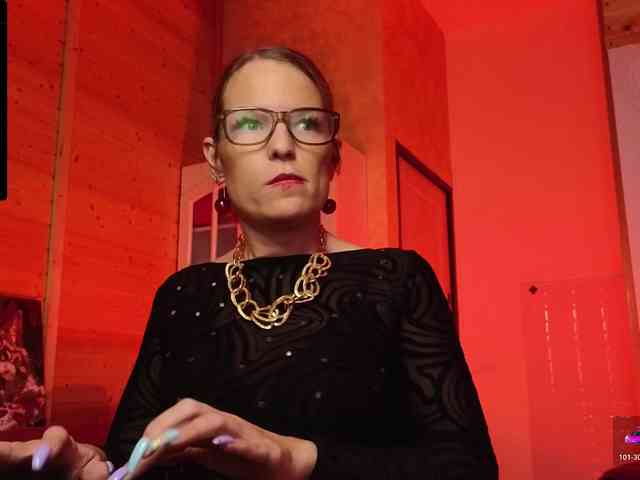 Findom_Lady_Shine webcam