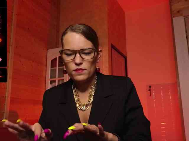 Findom_Lady_Shine webcam