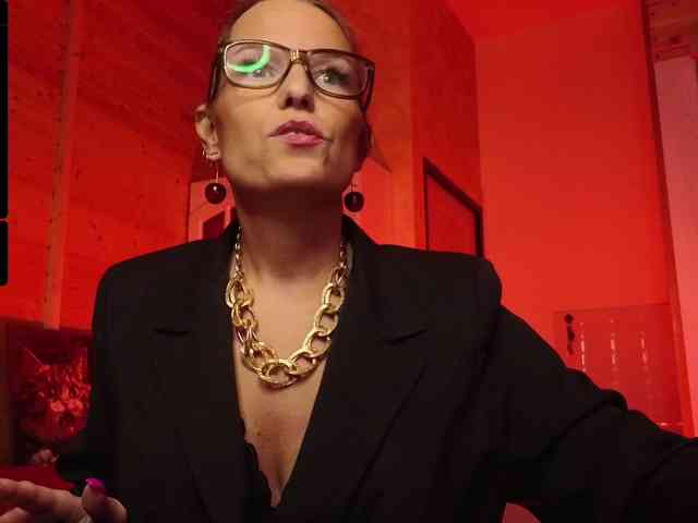 Findom_Lady_Shine webcam