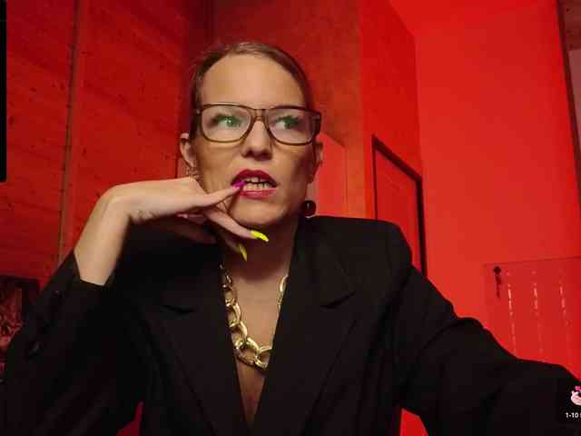 Findom_Lady_Shine webcam