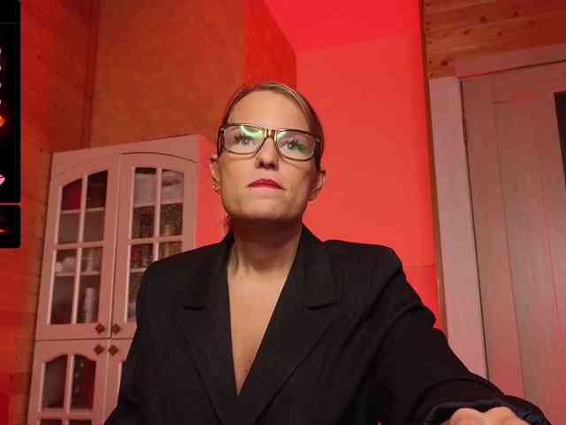 sweeteve050 Live Webcam on BongaCams