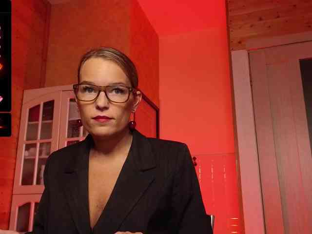 Findom_Lady_Shine webcam