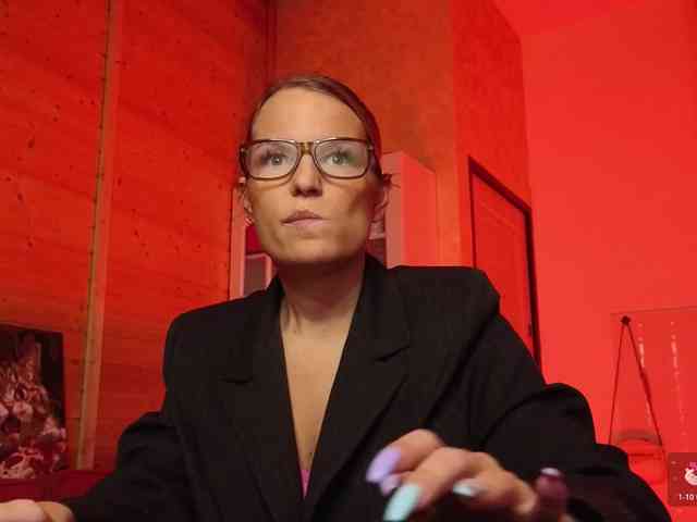 Findom_Lady_Shine webcam