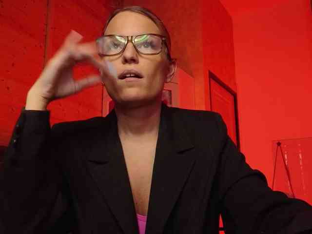 Findom_Lady_Shine webcam