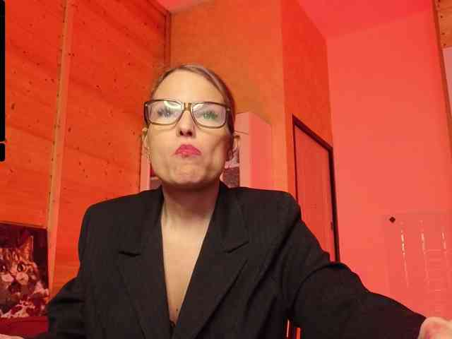 Findom_Lady_Shine webcam