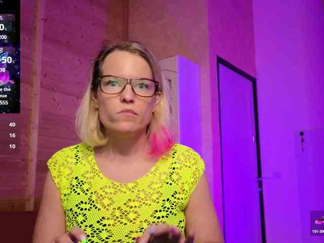 Findom_Lady_Shine webcam