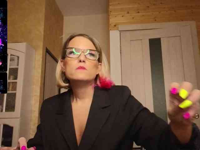 Findom_Lady_Shine webcam