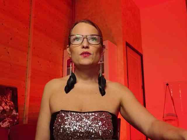 Findom_Lady_Shine webcam