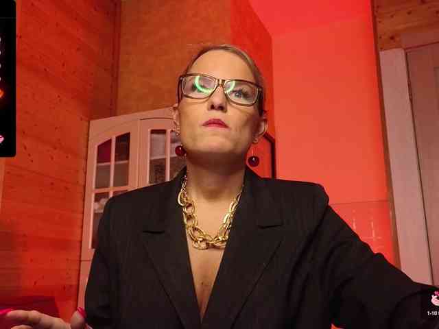 Findom_Lady_Shine webcam