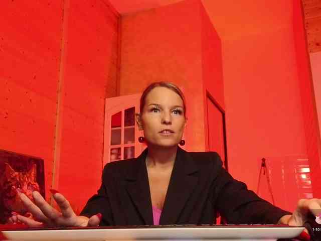 Findom_Lady_Shine webcam