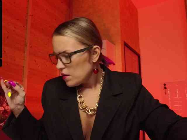 Findom_Lady_Shine webcam