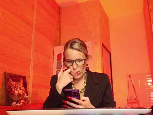 Findom_Lady_Shine webcam