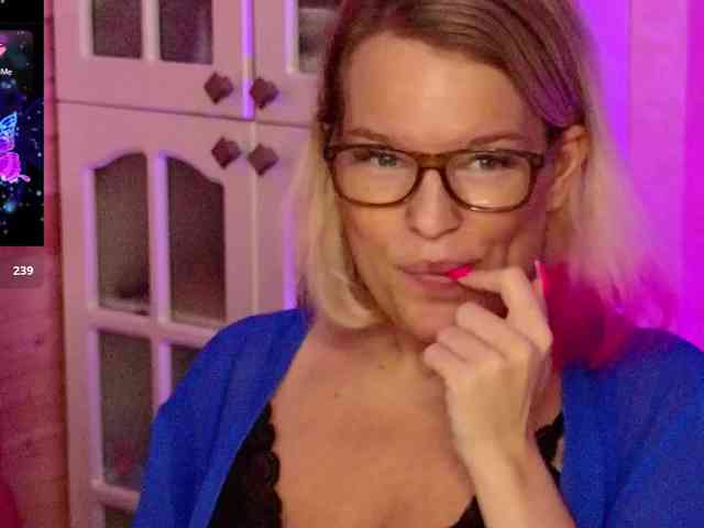 Findom_Lady_Shine webcam