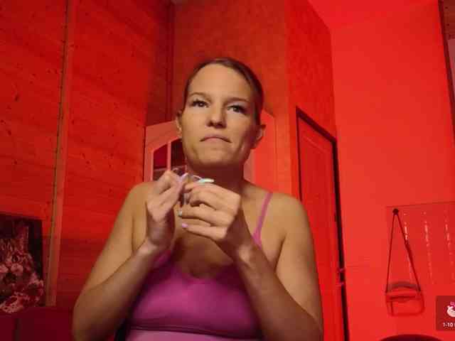 Findom_Lady_Shine webcam