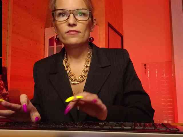 Findom_Lady_Shine webcam