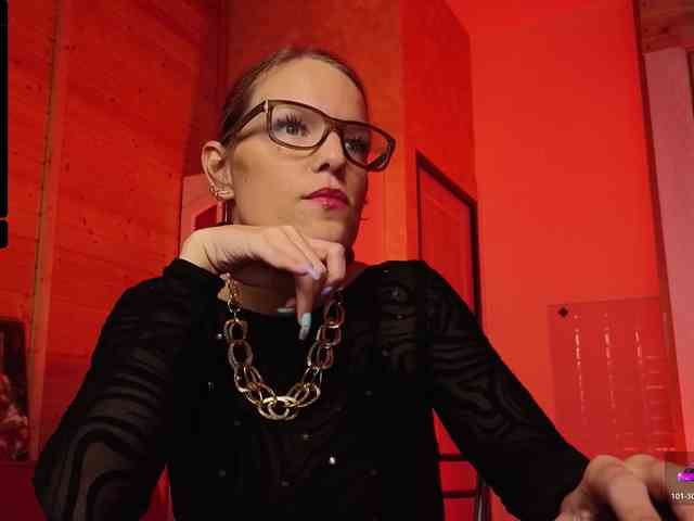 Findom_Lady_Shine webcam