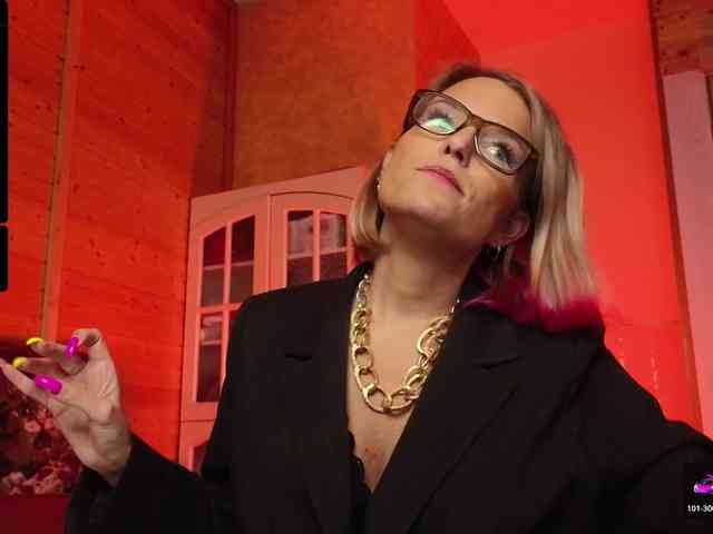 Findom_Lady_Shine webcam