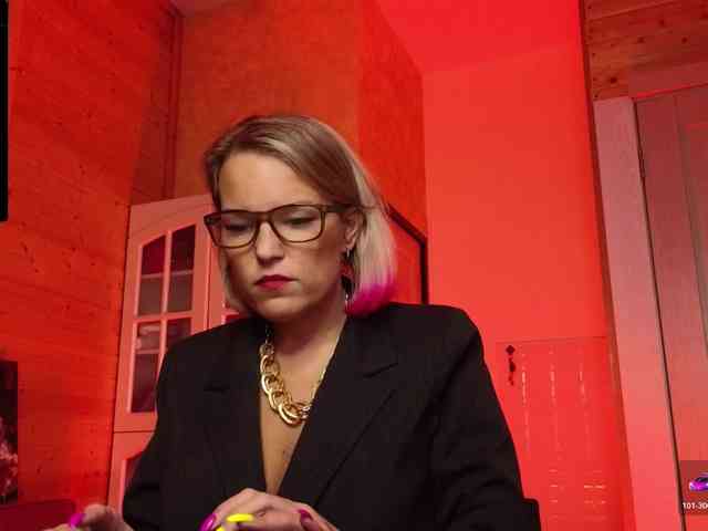 Findom_Lady_Shine webcam