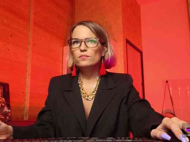 Findom_Lady_Shine webcam