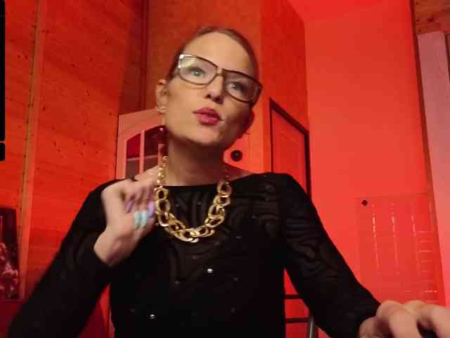 Findom_Lady_Shine webcam