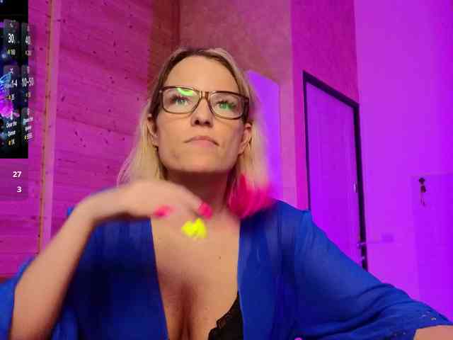 Findom_Lady_Shine webcam
