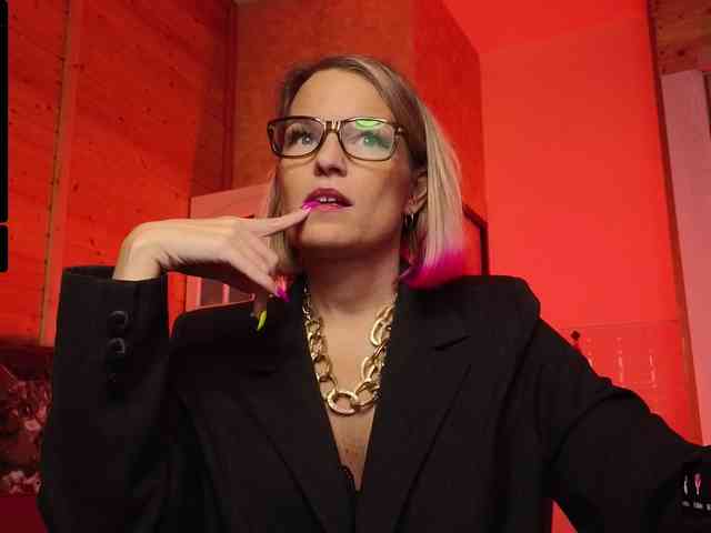 Findom_Lady_Shine webcam