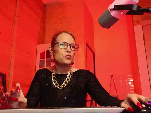 Findom_Lady_Shine webcam