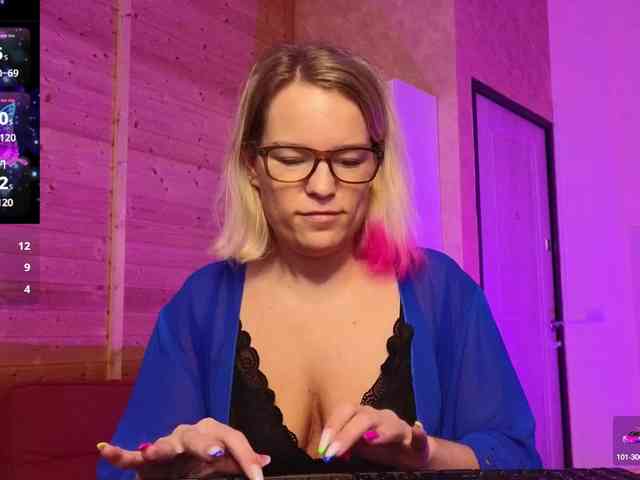 Findom_Lady_Shine webcam