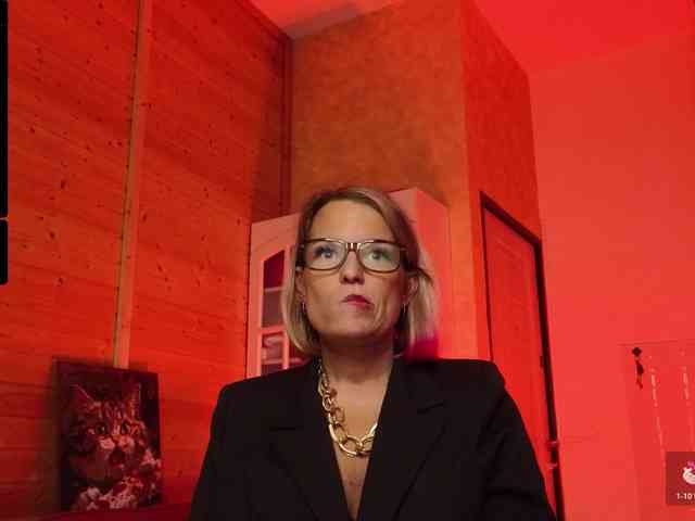 Findom_Lady_Shine webcam