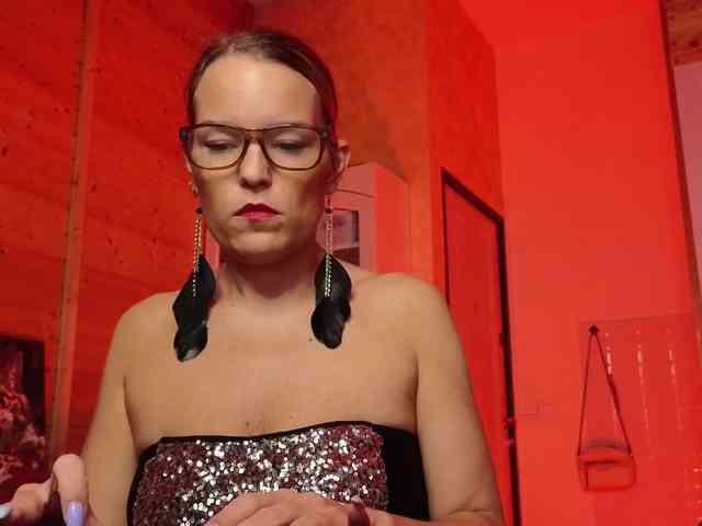 Findom_Lady_Shine webcam