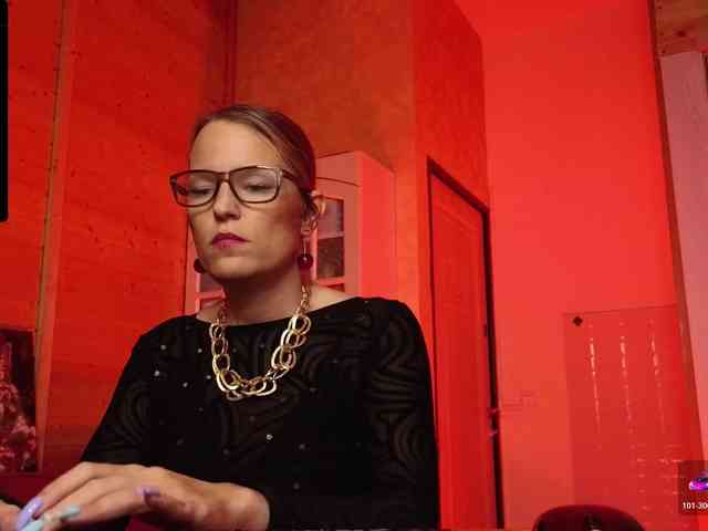 Findom_Lady_Shine webcam