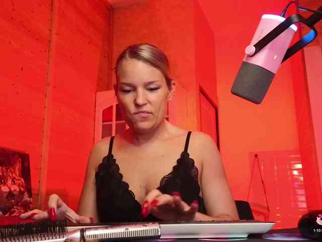 Findom_Lady_Shine webcam