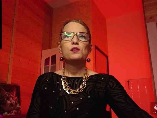 Findom_Lady_Shine webcam