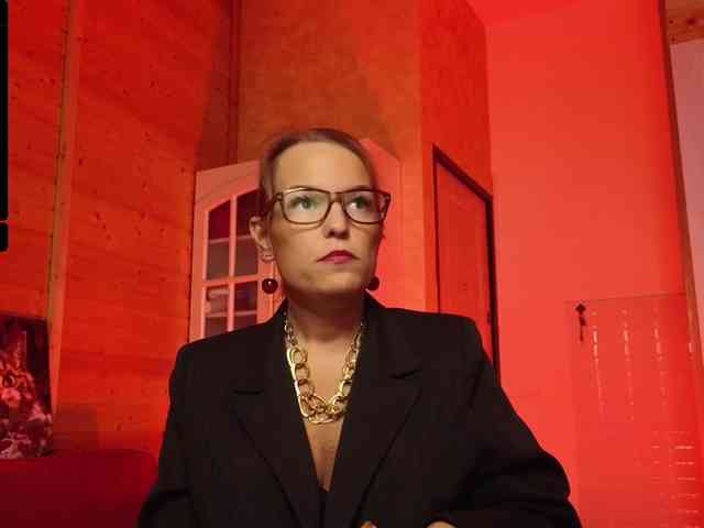 Findom_Lady_Shine webcam