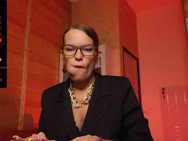 Findom_Lady_Shine webcam