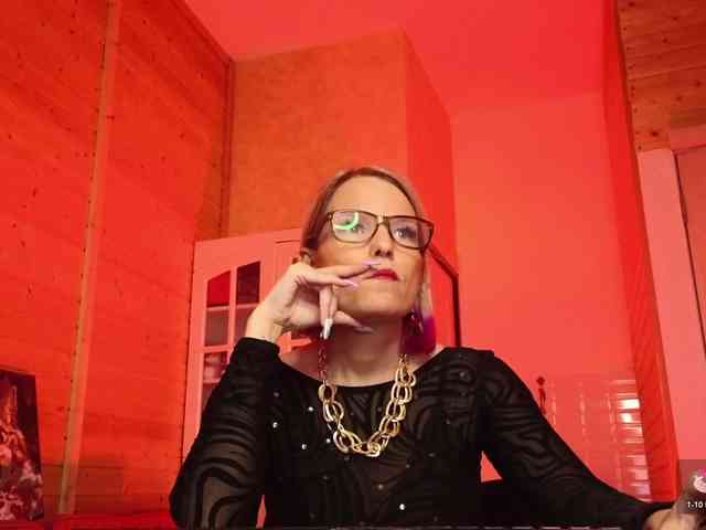 Findom_Lady_Shine webcam