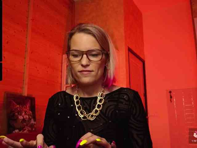 Findom_Lady_Shine webcam