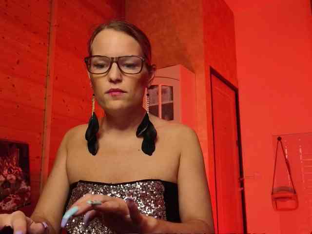 Findom_Lady_Shine webcam