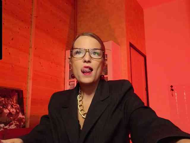 Findom_Lady_Shine webcam