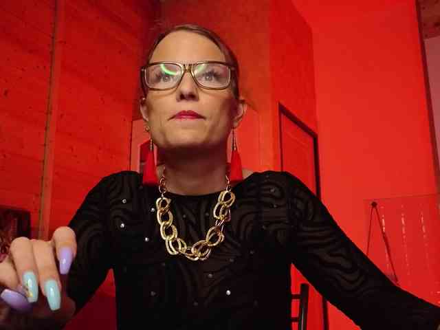 Findom_Lady_Shine webcam