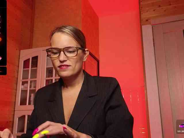 Findom_Lady_Shine webcam