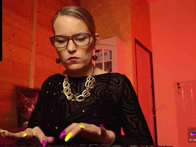 Findom_Lady_Shine webcam